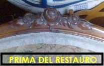 Foto rosa scolpita su schienale divano da restaurare